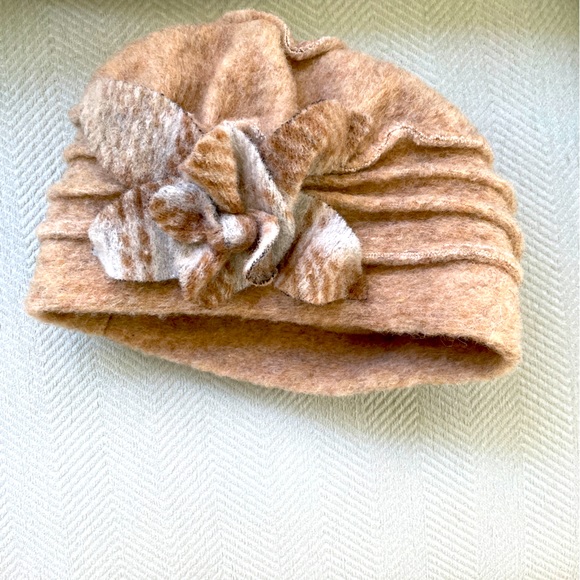 Lafenice Wool Hat Italy Flower - Picture 2 of 7